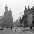 Rynek Glówny a város főtere, szemben a Mária-templom, jobbra a Posztócsarnok.