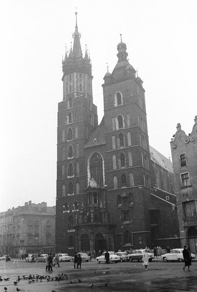 Rynek Glówny a város főtere, Mária-templom.