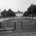 Kelet-Berlin, Brandenburgi kapu az Unter den Linden felől nézve.