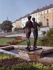 Mikus Sándor Táncoló lányok szobra a Jó Szerencsét Művelődési Központ előtt.