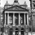 Kossuth Lajos tér, Néprajzi múzeum (Magyar Nemzeti Galéria, előtte Kúria) épülete.