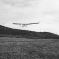 Rubik R-26S Góbé vitorlázó repülőgép, háttérben az Újlaki-hegy.