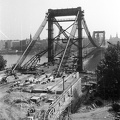 az épülő Erzsébet híd a Gellérthegyről nézve.