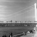 az Erzsébet híd terheléspróbája a Belgrád rakpartról nézve.