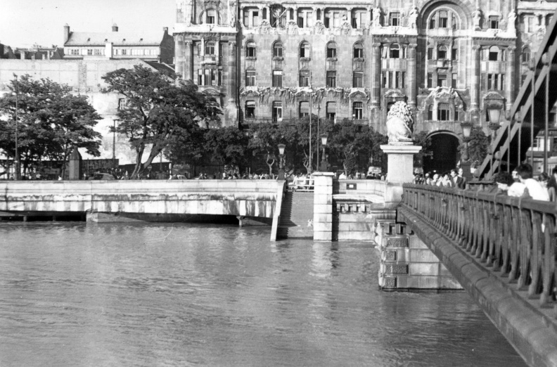 a Lánchíd pesti hídfője az 1965-ös árvízkor.