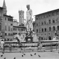 Piazza della Signoria, Neptun kút a Loggia dei Lanzi felől nézve.