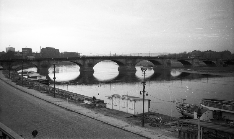 az Augustusbrücke az Elba folyón.