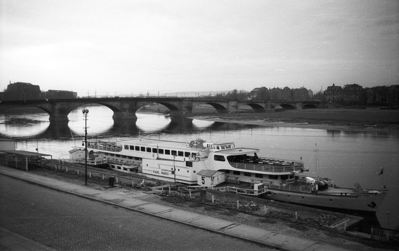 az Augustusbrücke az Elba folyón.