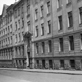 Jurányi utcai iskola, ekkor a Hámán Kató leánygimnázium és Földes Ferenc közgazdasági technikum volt az épületben.