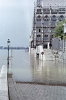 pest alsó rakpart a Parlament előtt árvíz idején.