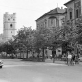 Piac utca (Vörös Hadsereg útja) szemben a református Kistemplom (Csonkatemplom).