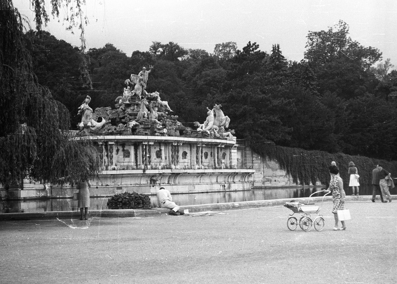 a Schönbrunni kastély parkja, Neptun-kút.