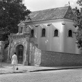 Preobrazsenszka szerb templom, a kerítésfal copf stílusú díszkapuja, a Bogdányi (Vöröshadsereg) utca felől.