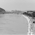 Nehru part a Petőfi híd pesti hídfőjéről nézve.