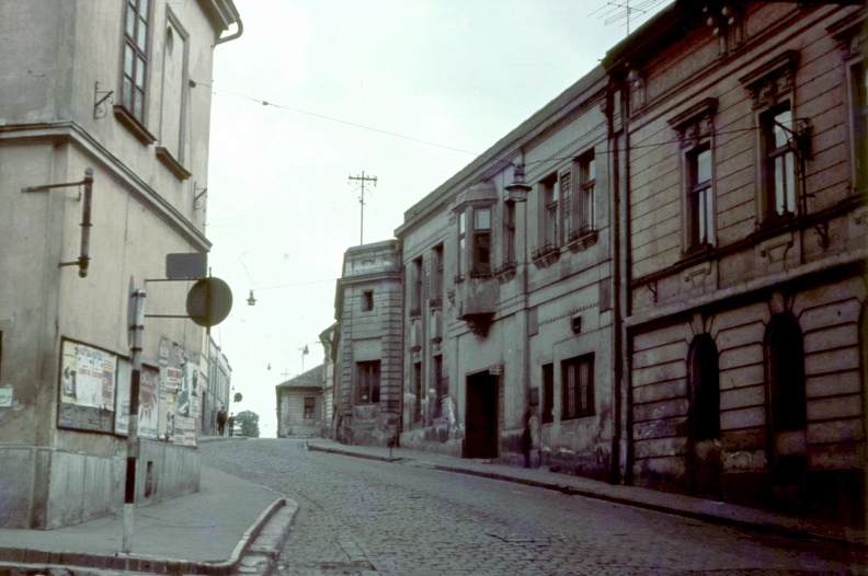 Brusznyai Árpád utca (Bajcsy-Zsilinszky út) a Kossuth Lajos utcáról nézve.