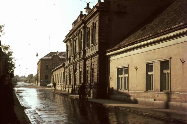 Brusznyai Árpád utca (Bajcsy-Zsilinszky út) az Almádi út felé nézve.