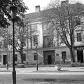 Várkör 35-37., egykori Széchenyi István Polgári Fiúiskola, jelenleg Városi Könyvtár.