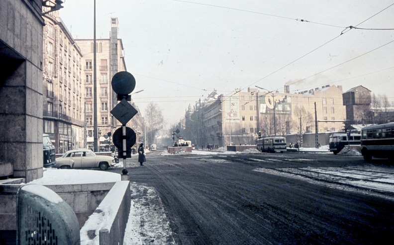 Astoria kereszteződés a Kossuth Lajos utcától a Rákóczi út felé nézve.