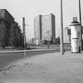 Axel-Springer Strasse a Berlini Fal felé nézve, szemben Nyugat-Berlin.