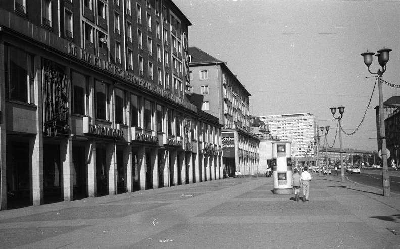 Wilsdruffer Strasse a Pirnaischer Platz felé nézve.