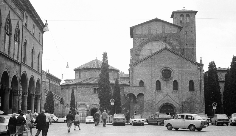 Piazza Santo Stefano, Basilica Santuario Santo Stefano.