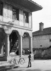 Festett mecset (Sarena Dzamija) a Pena folyó partján.