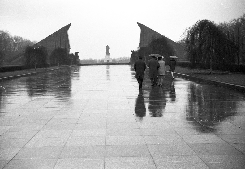 Kelet-Berlin, Treptower Park, Szovjet Hősi Emlékmű.