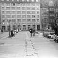 Sachsenplatz, szemben a Katharinenstrasse. Ma a lipcsei Szépművészeti Múzeum áll a tér helyén.