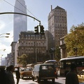 Ötödik sugárút a Nyugat 40. utca felé, jobbra New Yorki Közkönyvtár, a háttérben az Empire State Building.