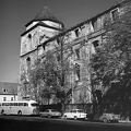 Hess András tér, a domonkosok Szent Miklós templomának tornya és az egykori Jezsuita Kollégium romos épülete.