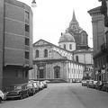 Keresztelő Szent János-katedrális, mögötte a torinói lepel kápolnájának Guarino Guarini által tervezett kupolája