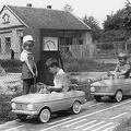 Zrinyi utcai óvoda, mini KRESZ-park, Moszkvics gyerekautók.
