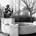 Vasút utca a Szakorvosi Rendelőintézet előtt. Faun-szobor (Boldogfai Farkas Sándor, 1968-as alkotása, ma a Millecentenáriumi Emlékparkban található).