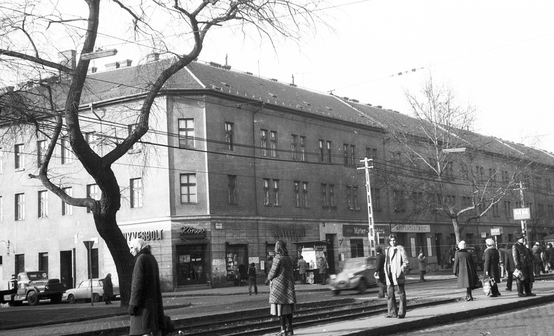 Váci út - Süllő utca sarok, az un. Tizenháromház munkáskolónia épülete.
