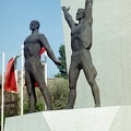 Béke tér, Felszabadulási emlékmű (id. Kalló Viktor, 1965.).