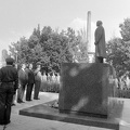 Tisza park (Felszabadulás tér), Lenin szobor koszorúzása.