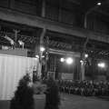 Váci út 152-156. Láng Gépgyár, vegyipari szerelőcsarnok, Kádár János beszédet tart munkásőröknek.