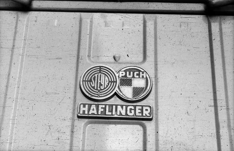 Steyr-Puch Haflinger (1959-74) kisteherautó emblémája.