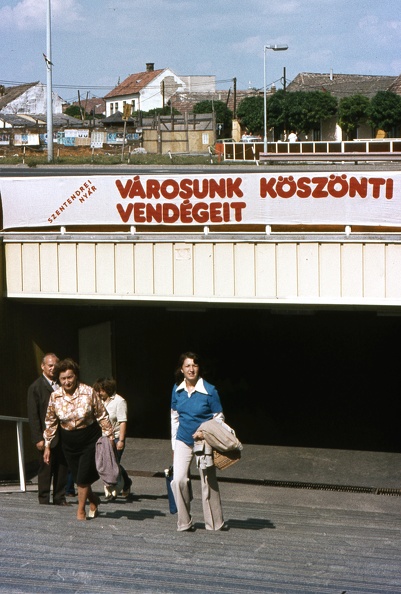 aluljáró a Dunakanyar körút alatt, a Kossuth Lajos utca és a HÉV végállomás között.