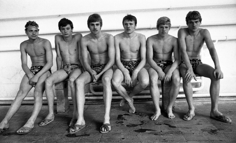 Fiatal úszók, balról a 2. Verrasztó Zoltán, a 4. Hargitay András.