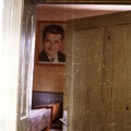 osztályterem , a falon Nicolae Ceaucescu arcképe.