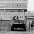 Calea Aradului, Banat Nyomdaipari Vállalat. A román hadsereg BTR-50PU típusú páncélozott szállító harcjárműve. Romániai forradalom.
