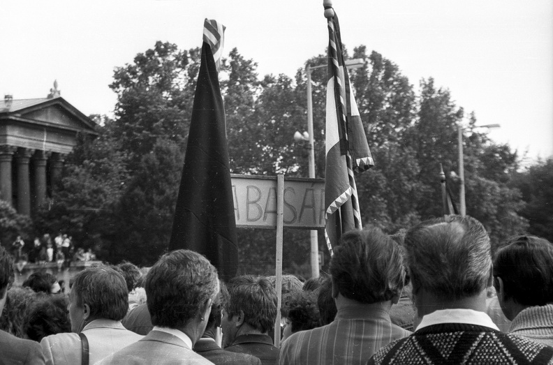 Hősök tere 1989. június 16-án, az 56-os hősök újratemetésekor.