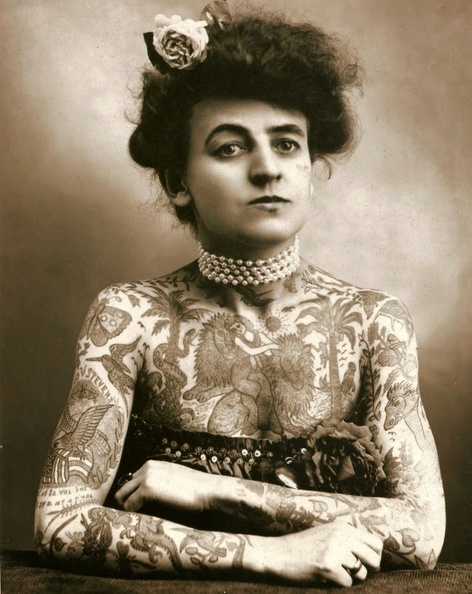 Maud Wagner, az első ismert tetováló művész az Egyesült Államokban. (1907).jpg