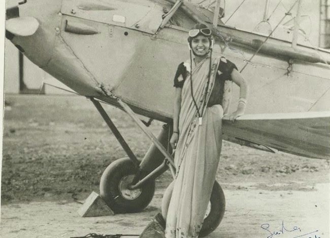 Sarla Thakral 21 évesen lett az első indiai nő, aki pilótaengedélyt szerzett. (1936).jpg